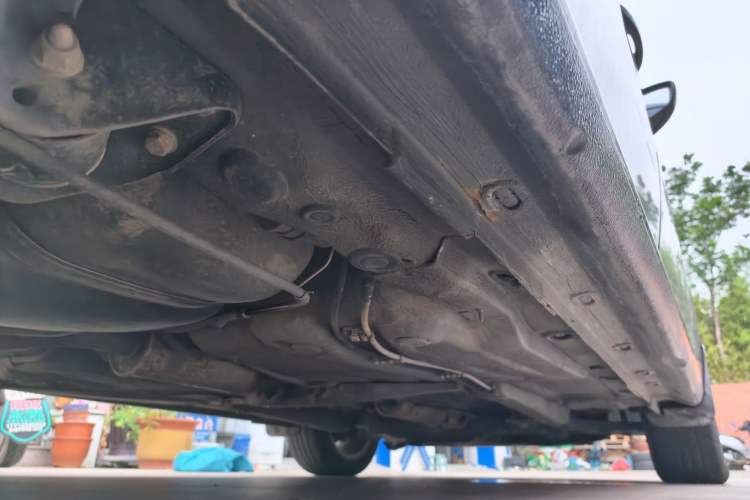 Used Volkswagen Lavida 2013 1.6L Automatic Comfort Edition Chassis Rear Right