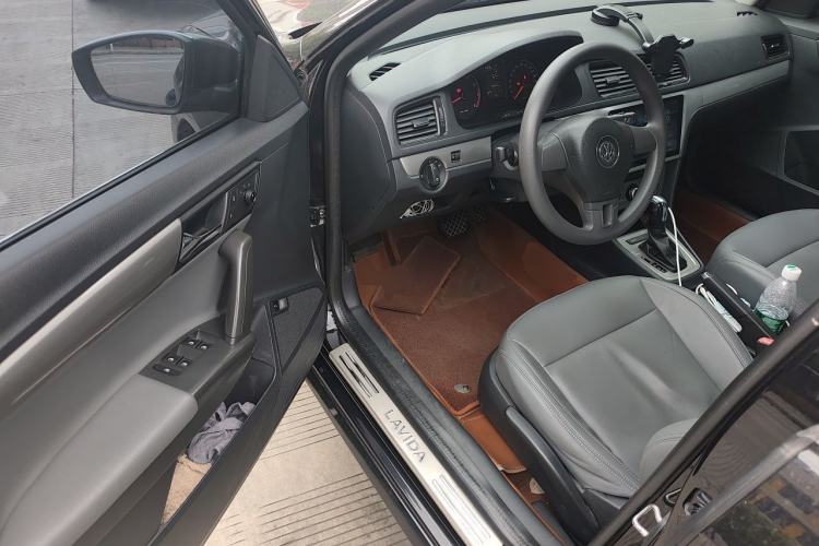 Used Volkswagen Lavida 2013 Revised Classic 1.6L Automatic Fashion Edition Driver Seat