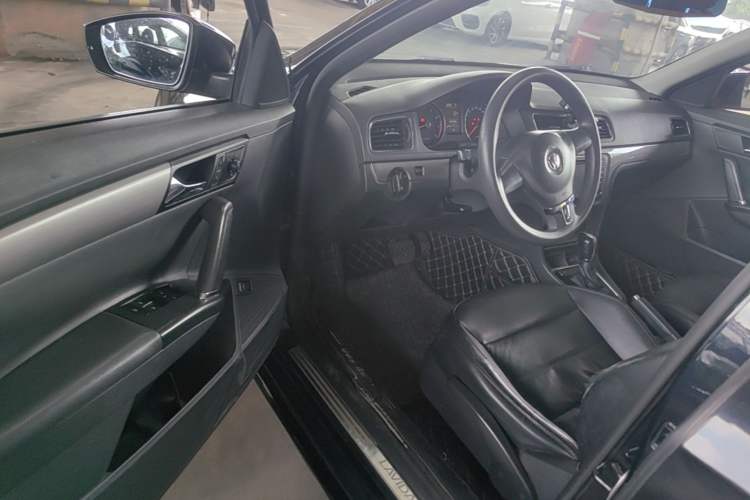 Used Volkswagen Lavida 2013 Revised Version 1.4 TSI DSG Comfort Edition Driver Seat