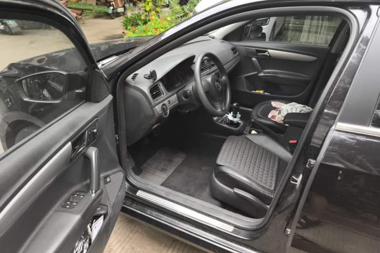 Used Volkswagen Lavida 2013 Restyled Classic 1.6L Manual Comfort Edition Driver Seat