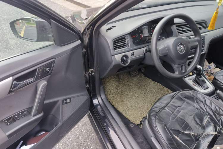 Used Volkswagen Lavida 2013 1.6L Automatic Fashion Edition Driver Seat