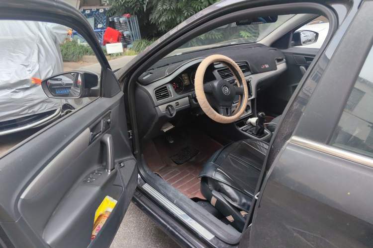 Used Volkswagen Lavida 2013 Restyled Classic 1.6L Manual Comfort Edition Driver Seat