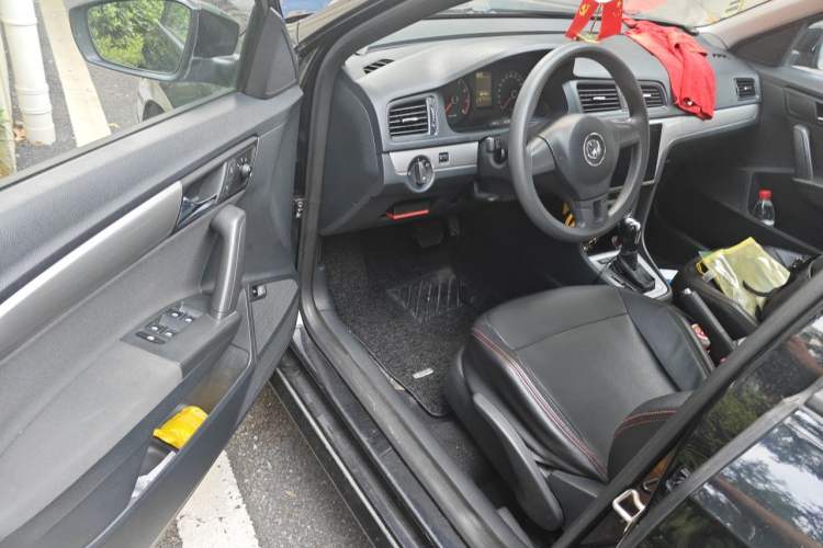 Used Volkswagen Lavida 2013 Classic 1.6L Automatic Fashion Edition Driver Seat