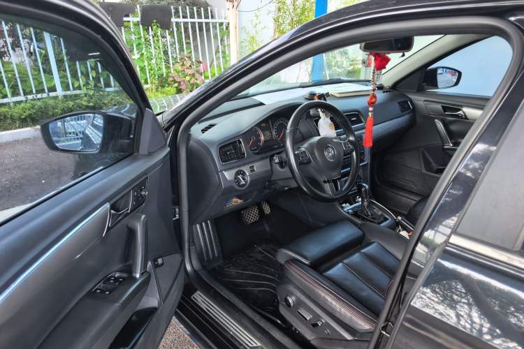 Used Volkswagen Lavida 2013 1.4TSI DSG Luxury Edition Driver Seat