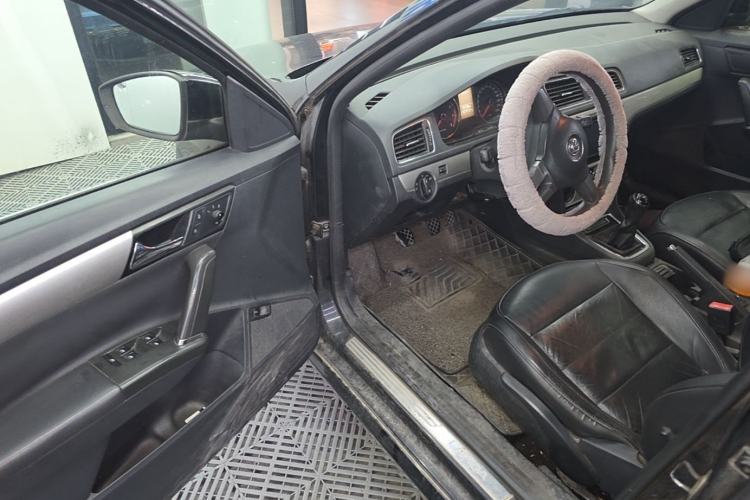 Used Volkswagen Lavida 2013 Restyled Classic 1.6L Manual Comfort Edition Driver Seat