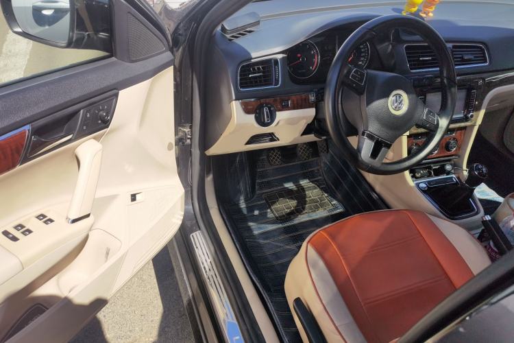 Used Volkswagen Lavida 2013 Revised Version 1.4 TSI Manual Luxury Edition Driver Seat