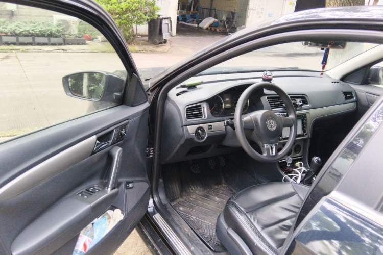 Used Volkswagen Lavida 2013 1.6L Manual Comfort Edition Driver Seat