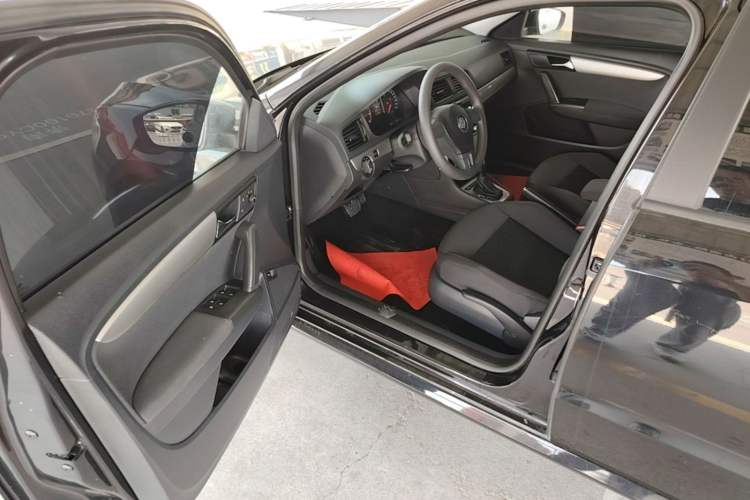 Used Volkswagen Lavida 2013 Revised Classic 1.6L Automatic Fashion Edition Driver Seat