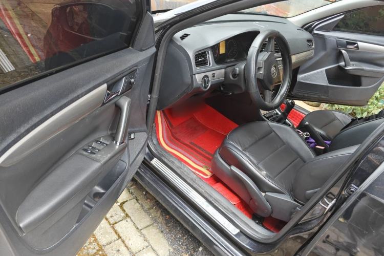 Used Volkswagen Lavida 2013 Restyled Classic 1.6L Manual Comfort Edition Driver Seat