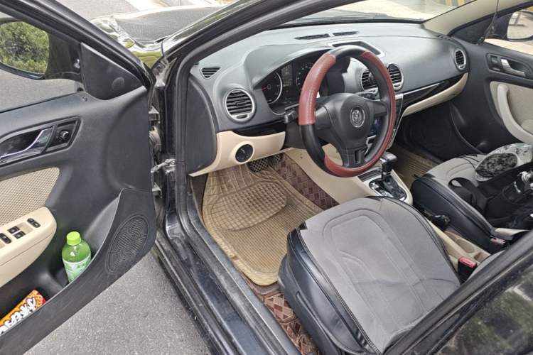 Used Volkswagen Lavida 2013 Classic 1.6L Automatic Fashion Edition Driver Seat