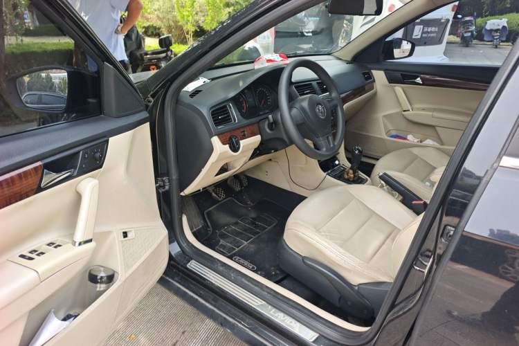 Used Volkswagen Lavida 2013 Restyled Classic 1.6L Manual Comfort Edition Driver Seat