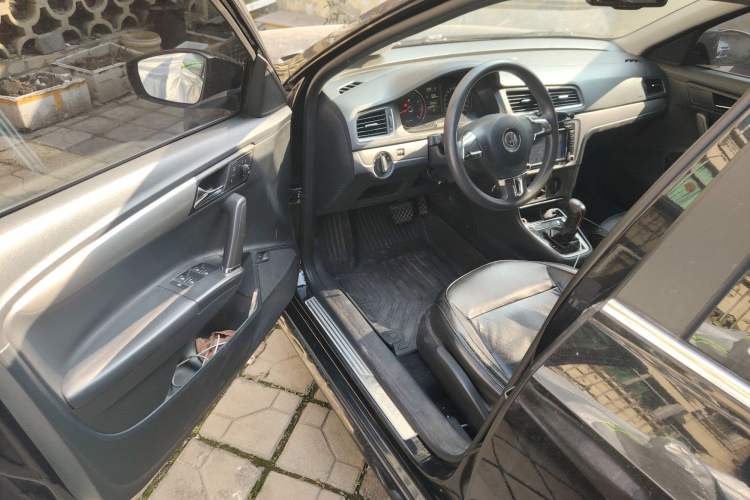 Used Volkswagen Lavida 2013 Restyled Classic 1.6L Automatic Comfort Edition Driver Seat