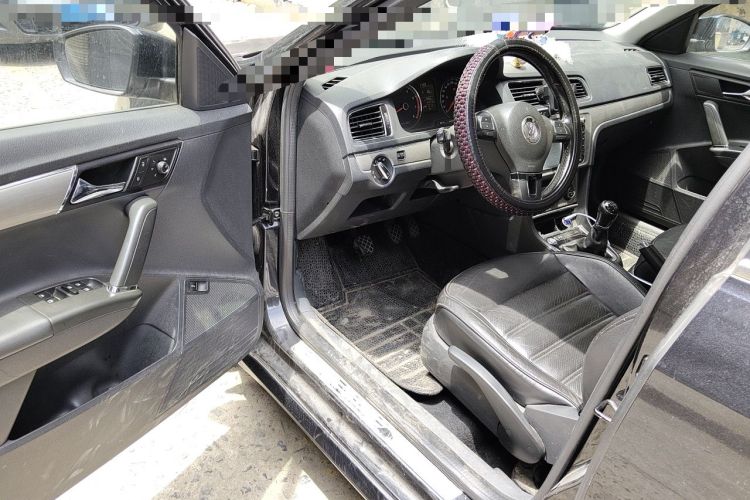 Used Volkswagen Lavida 2013 1.4 TSI Manual Luxury Edition Driver Seat