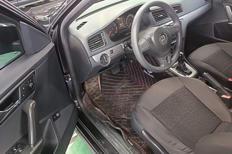 Used Volkswagen Lavida 2013 Revised Classic 1.6L Automatic Fashion Edition Driver Seat