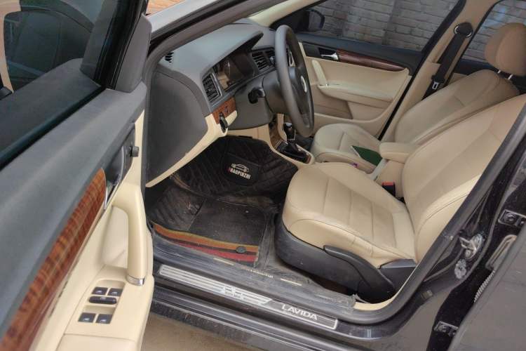 Used Volkswagen Lavida 2013 1.4TSI DSG Comfort Edition Driver Seat