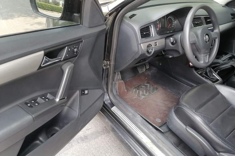 Used Volkswagen Lavida 2013 Restyled Classic 1.6L Automatic Comfort Edition Driver Seat