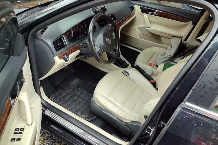 Used Volkswagen Lavida 2013 1.4TSI DSG Luxury Edition Driver Seat