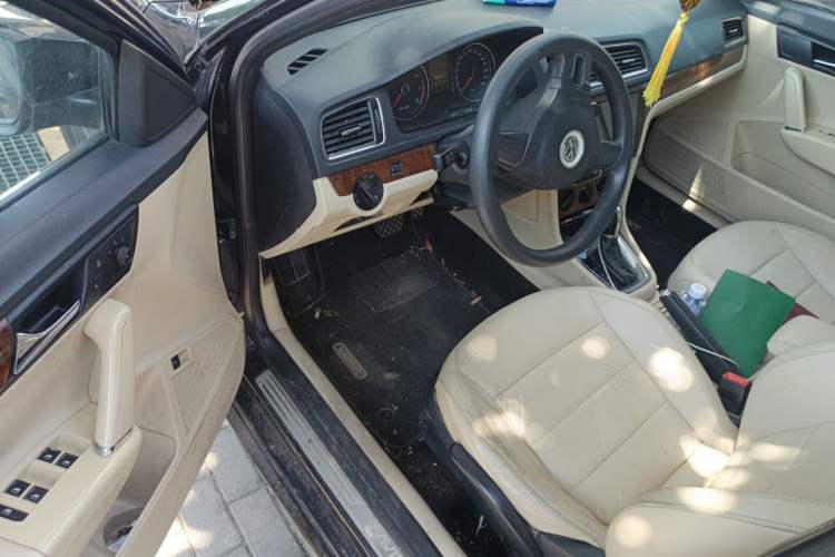 Used Volkswagen Lavida 2013 Restyled Classic 1.6L Automatic Comfort Edition Driver Seat