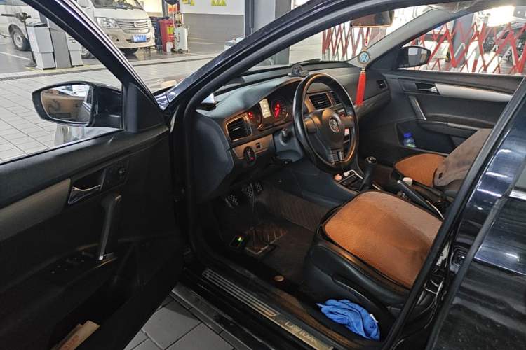 Used Volkswagen Lavida 2013 1.6L Manual Comfort Edition Driver Seat