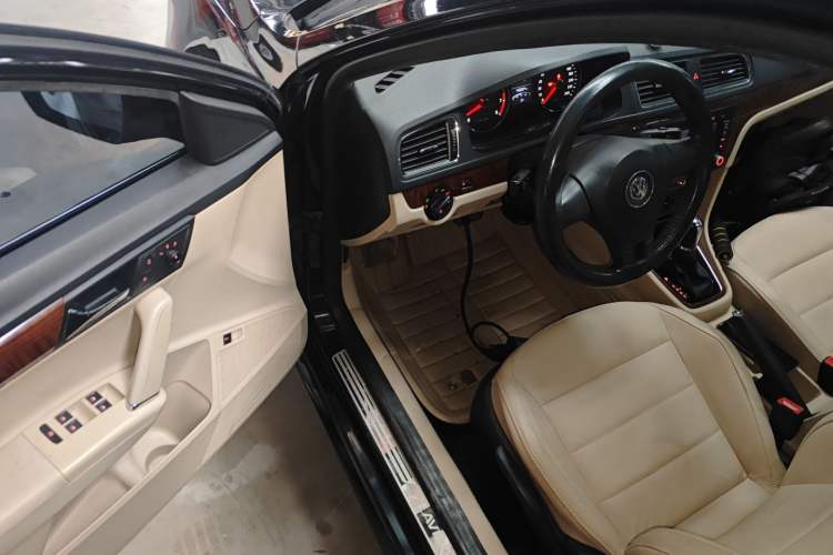 Used Volkswagen Lavida 2013 Revised Version 1.4 TSI DSG Comfort Edition Driver Seat