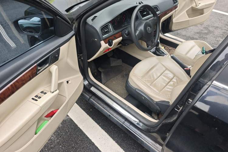 Used Volkswagen Lavida 2013 Restyled Classic 1.6L Automatic Comfort Edition Driver Seat