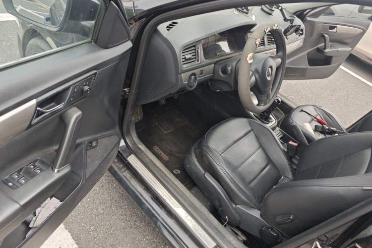 Used Volkswagen Lavida 2013 Restyled Classic 1.6L Manual Comfort Edition Driver Seat