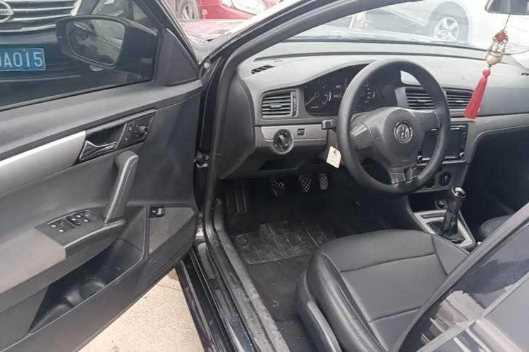 Used Volkswagen Lavida 2013 1.6L Manual Fashion Edition Driver Seat
