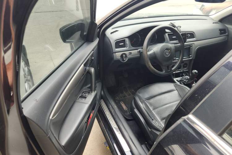 Used Volkswagen Lavida 2013 1.4TSI Manual Comfort Edition Driver Seat