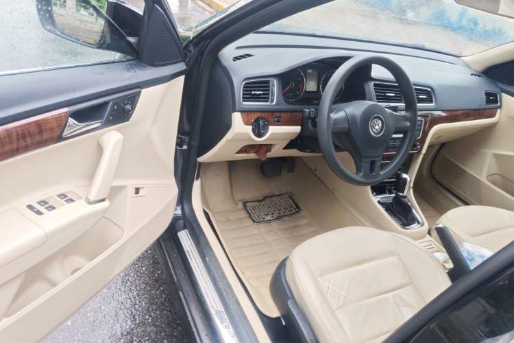 Used Volkswagen Lavida 2013 Restyled Classic 1.6L Automatic Comfort Edition Driver Seat