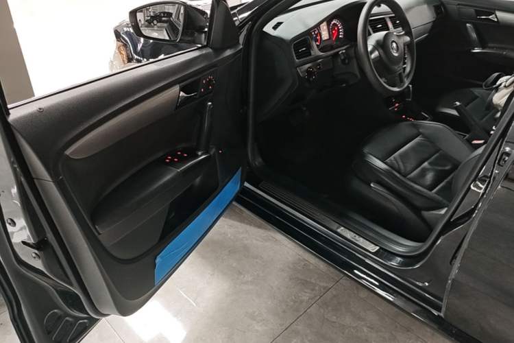 Used Volkswagen Lavida 2013 Restyled Classic 1.6L Automatic Comfort Edition Driver Seat