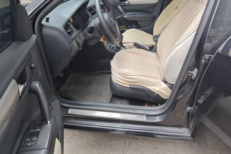 Used Volkswagen Lavida 2013 1.6L Manual Comfort Edition Driver Seat