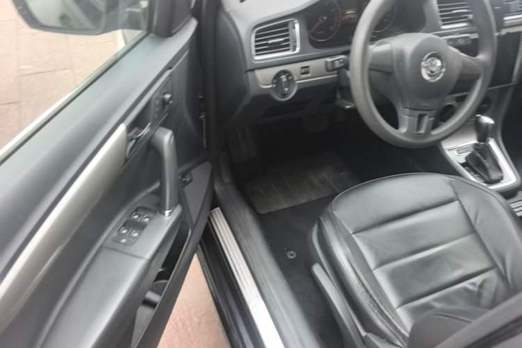 Used Volkswagen Lavida 2013 Restyled Classic 1.6L Automatic Comfort Edition Driver Seat
