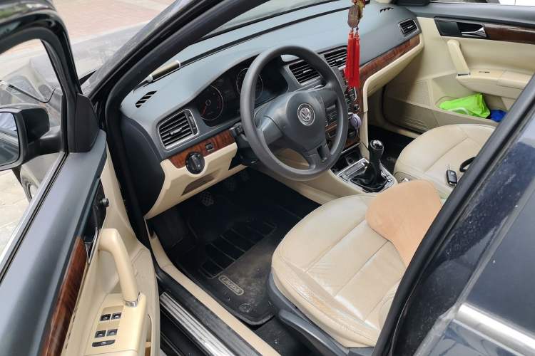 Used Volkswagen Lavida 2013 Restyled Classic 1.6L Manual Comfort Edition Driver Seat