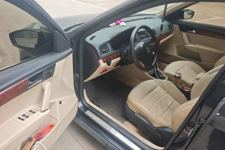Used Volkswagen Lavida 2013 Restyled Classic 1.6L Automatic Comfort Edition Driver Seat