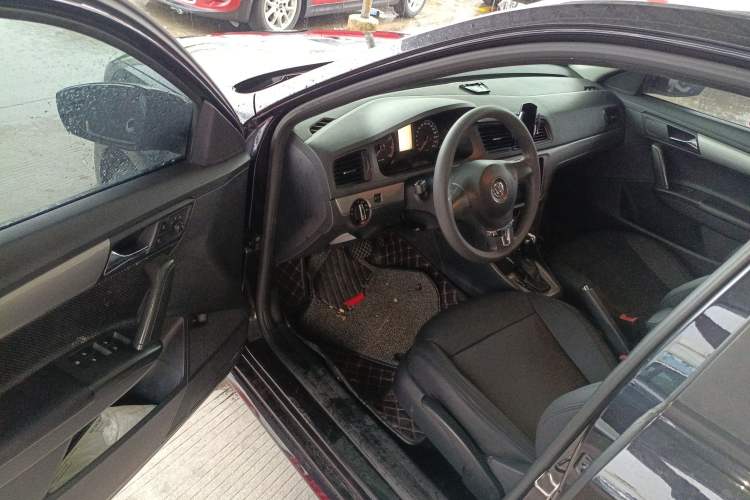 Used Volkswagen Lavida 2013 Revised Classic 1.6L Automatic Fashion Edition Driver Seat