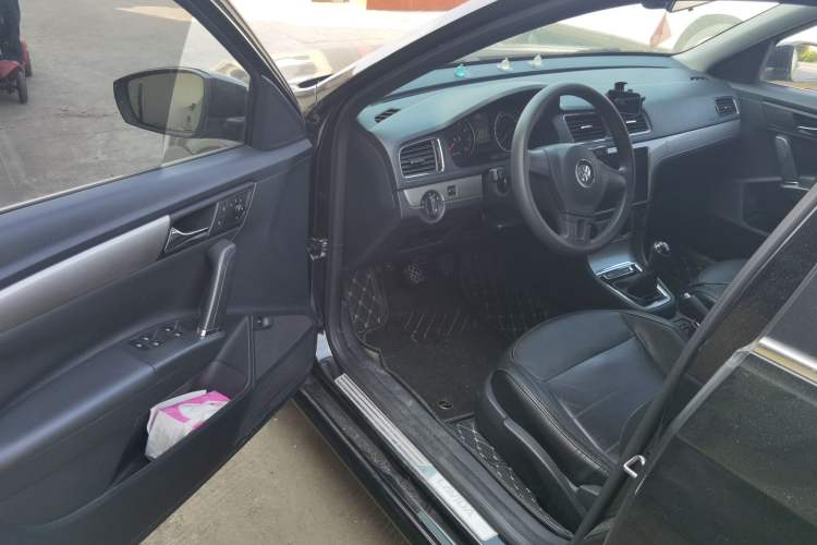Used Volkswagen Lavida 2013 Restyled Classic 1.6L Manual Comfort Edition Driver Seat