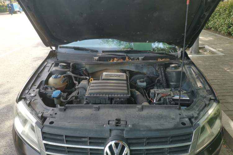 Used Volkswagen Lavida 2013 Revised Classic 1.6L Automatic Fashion Edition Engine Bay