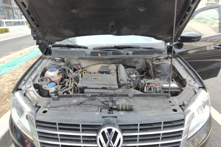 Used Volkswagen Lavida 2013 Revised Version 1.4 TSI Manual Comfort Edition Engine Bay