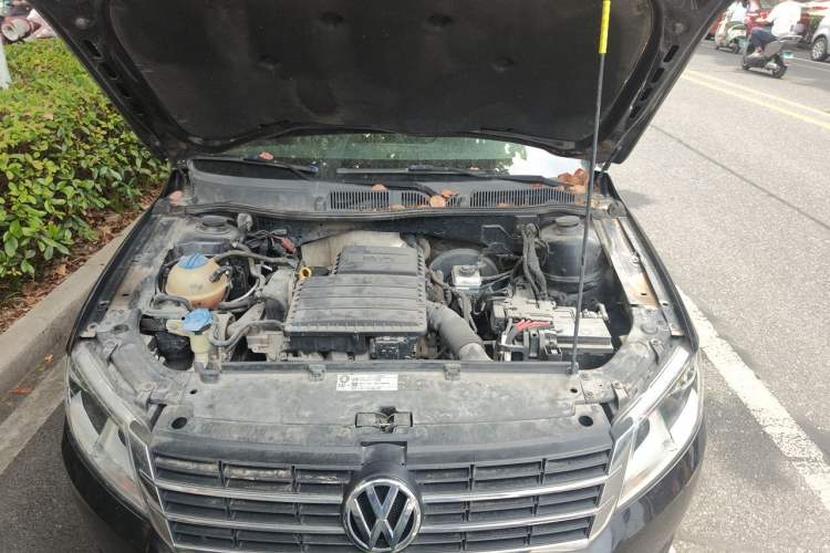 Used Volkswagen Lavida 2013 Revised Classic 1.6L Manual Fashion Edition Engine Bay