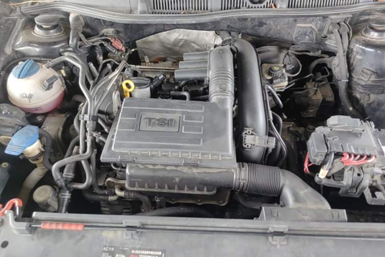 Used Volkswagen Lavida 2013 Revised Version 1.4 TSI DSG Comfort Edition Engine Bay