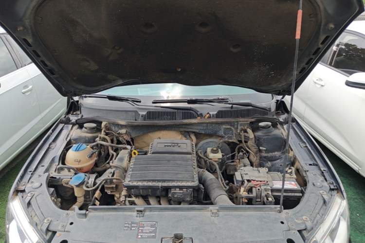 Used Volkswagen Lavida 2013 Revised Classic 1.6L Automatic Fashion Edition Engine Bay