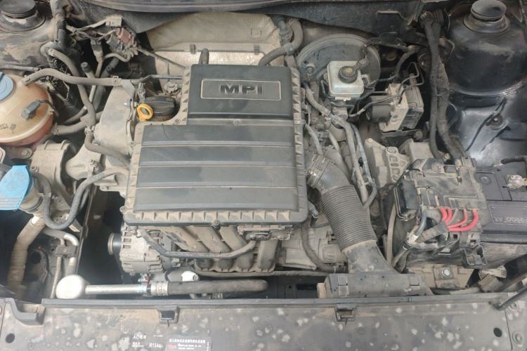 Used Volkswagen Lavida 2013 1.6L Automatic Fashion Edition Engine Bay