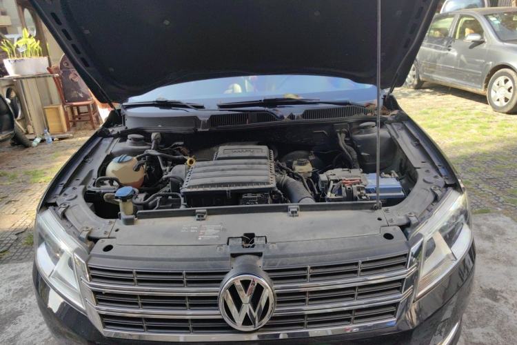 Used Volkswagen Lavida 2013 Revised Version 1.6L Automatic Luxury Edition Engine Bay