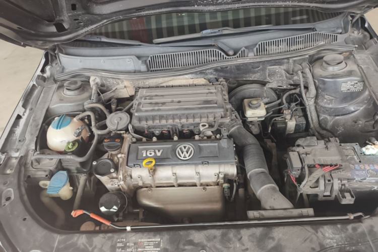 Used Volkswagen Lavida 2013 Classic 1.6L Manual Fashion Edition Engine Bay