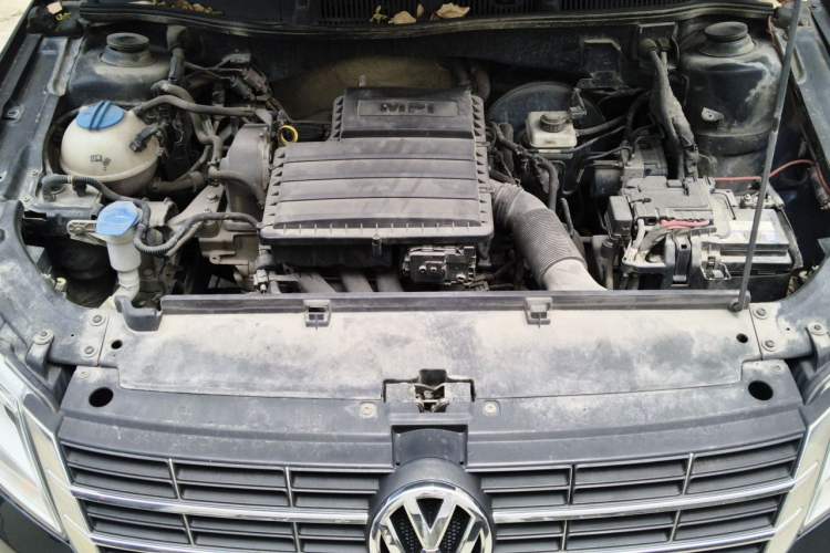 Used Volkswagen Lavida 2013 Revised Classic 1.6L Manual Fashion Edition Engine Bay
