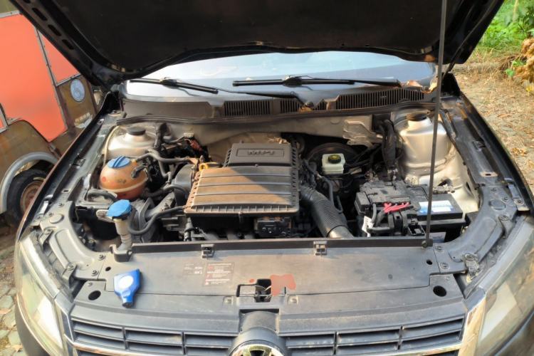 Used Volkswagen Lavida 2013 1.6L Manual Fashion Edition Engine Bay