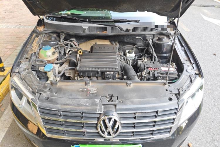 Used Volkswagen Lavida 2013 Revised Classic 1.6L Manual Fashion Edition Engine Bay