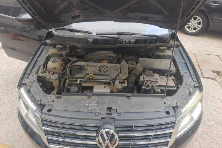 Used Volkswagen Lavida 2013 1.4TSI Manual Comfort Edition Engine Bay