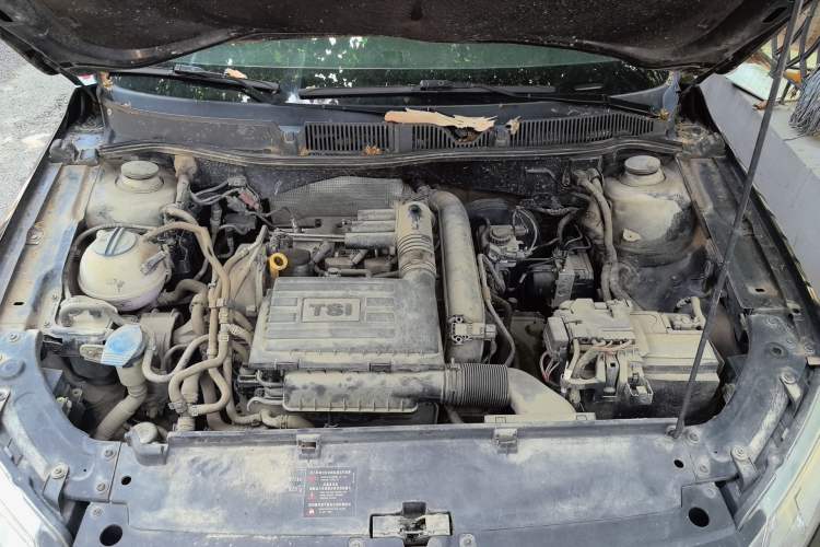 Used Volkswagen Lavida 2013 Revised Version 1.4 TSI DSG Comfort Edition Engine Bay