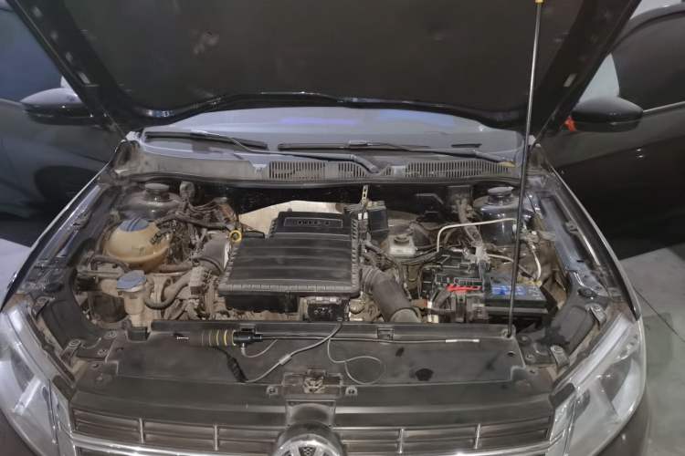 Used Volkswagen Lavida 2013 Revised Classic 1.6L Manual Fashion Edition Engine Bay